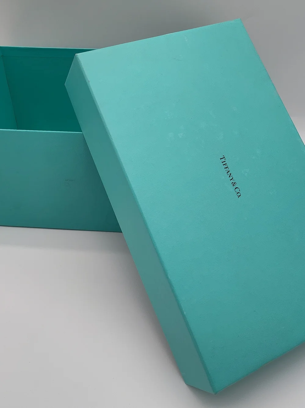 TIFFANY & CO. Large Signature Blue Gift Presentation Storage Box Collector